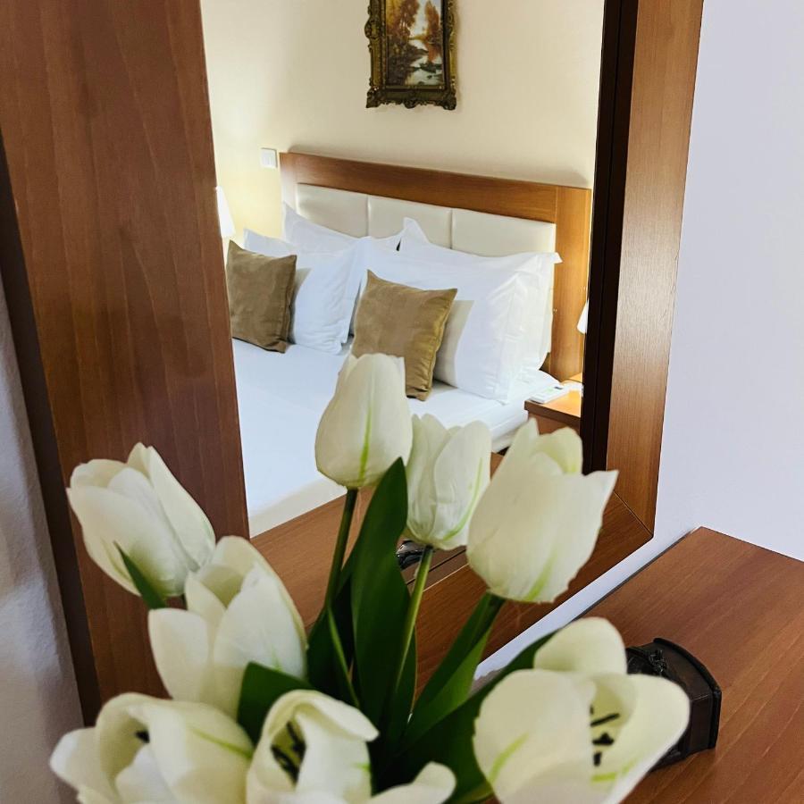 Iljazi'S Apartaments Вльора Екстер'єр фото