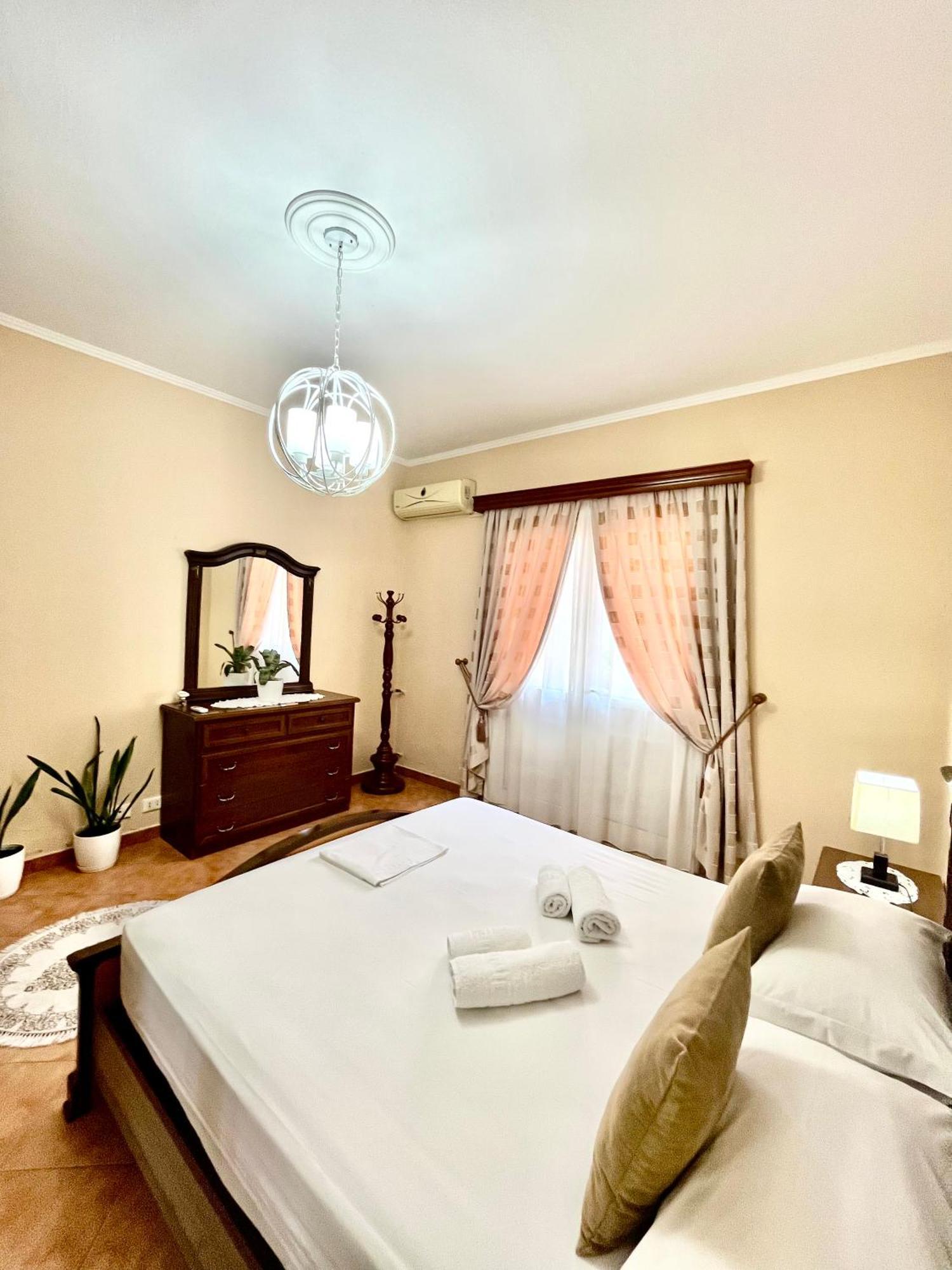 Iljazi'S Apartaments Вльора Екстер'єр фото