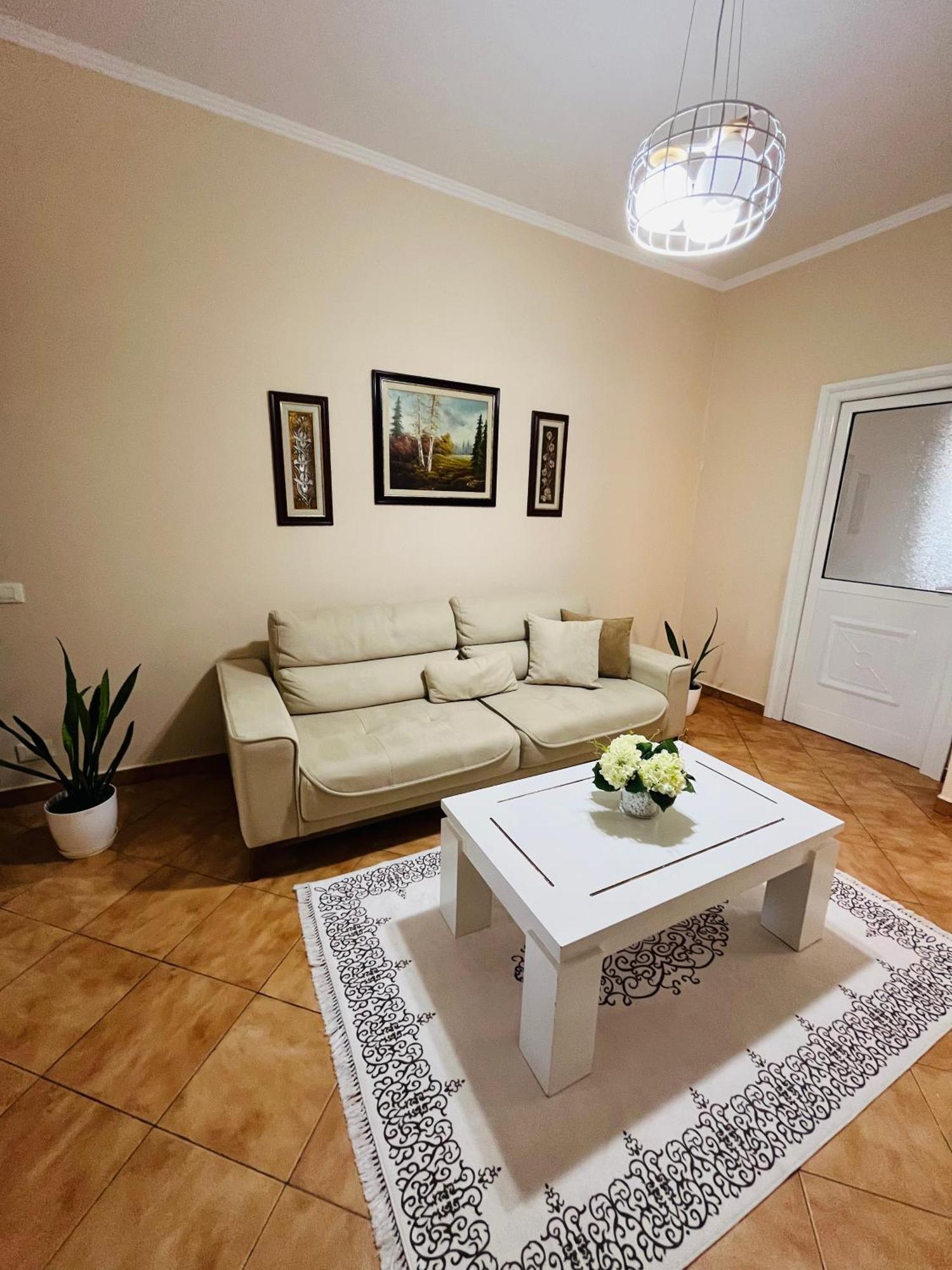 Iljazi'S Apartaments Вльора Екстер'єр фото