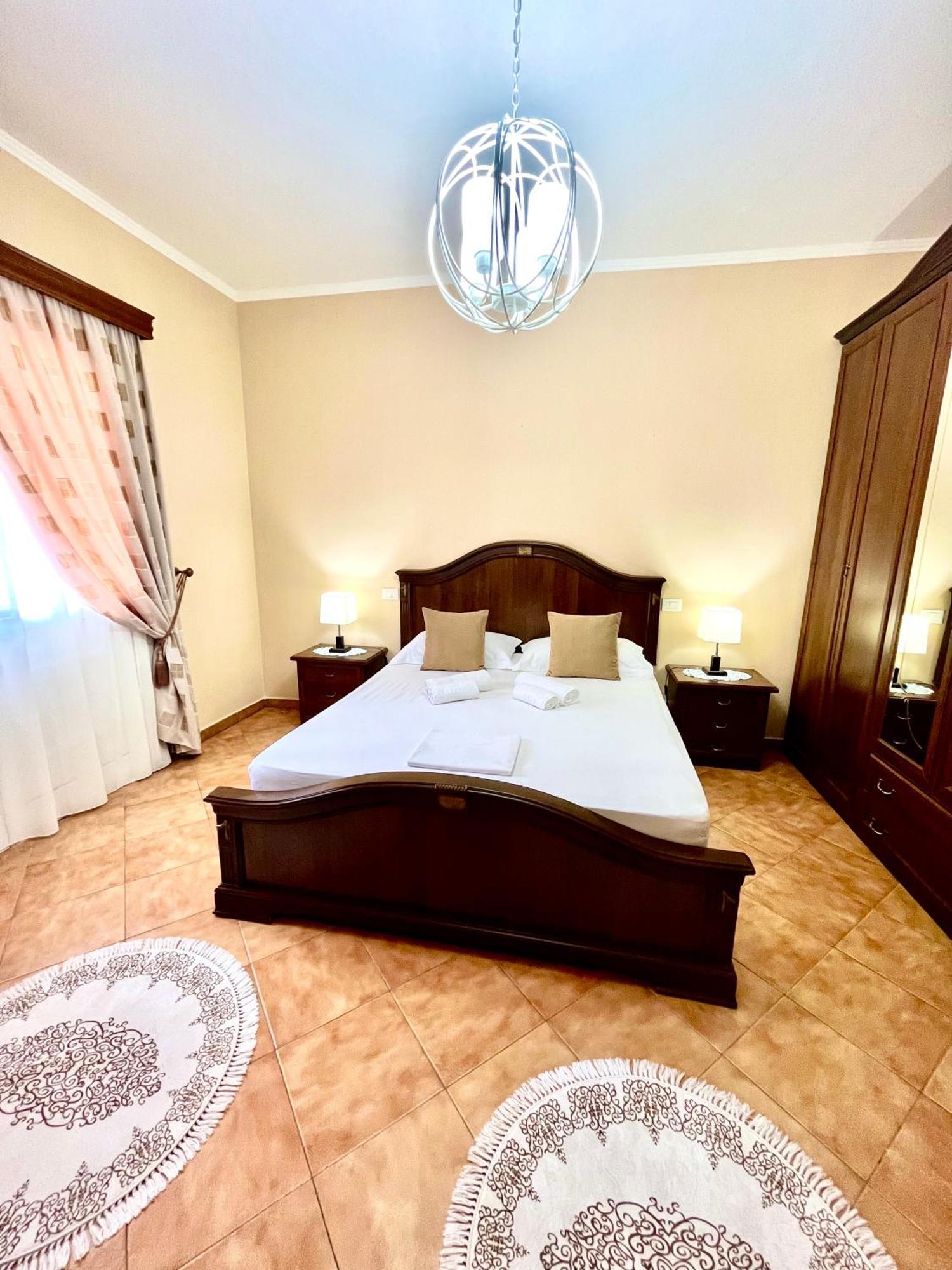 Iljazi'S Apartaments Вльора Екстер'єр фото