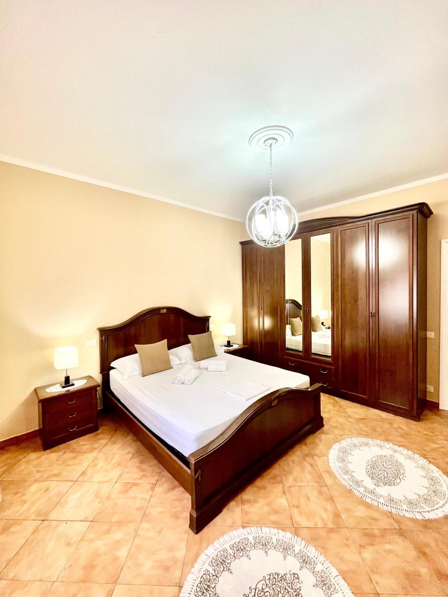 Iljazi'S Apartaments Вльора Екстер'єр фото