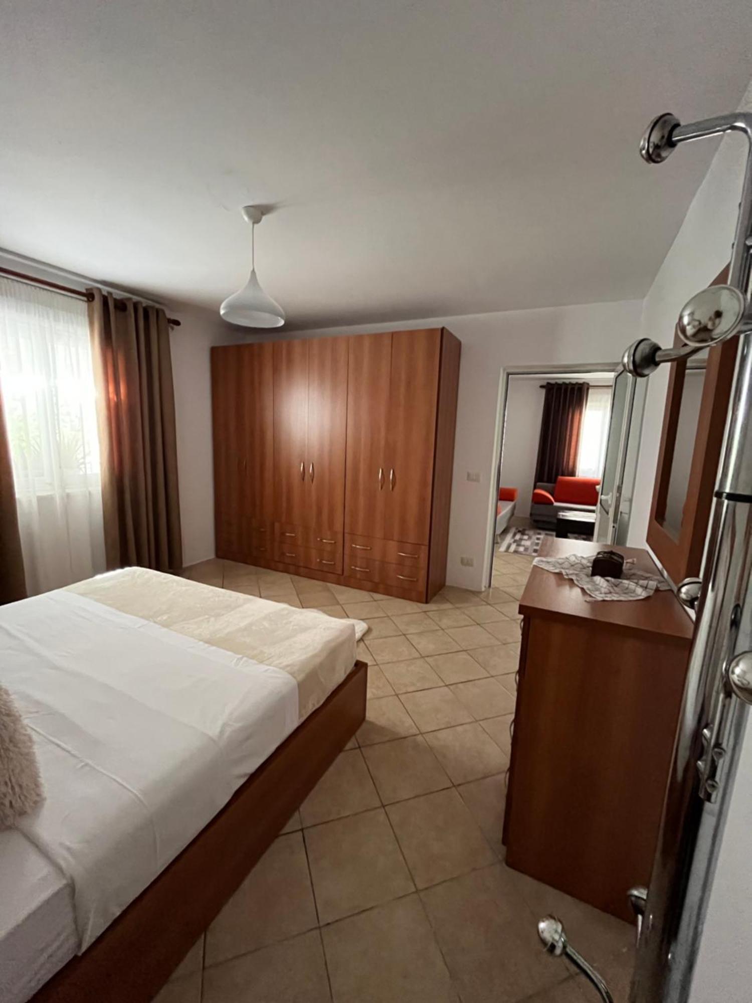 Iljazi'S Apartaments Вльора Екстер'єр фото